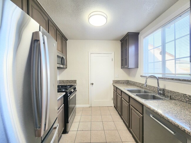 Building Photo - two bedroom duplex