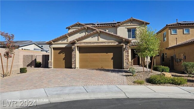 Building Photo - SOUTHWEST 4 BEDROOM 3 CAR GARAGE HOME