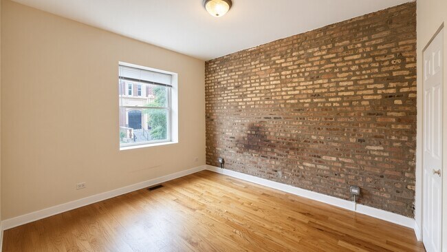 Building Photo - 4605 N Kimball Ave