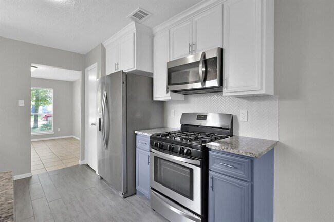 Building Photo - 28903 Atherstone St