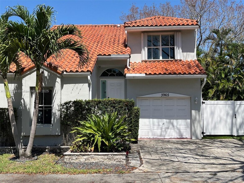 Building Photo - 3965 Hyde Park Cir