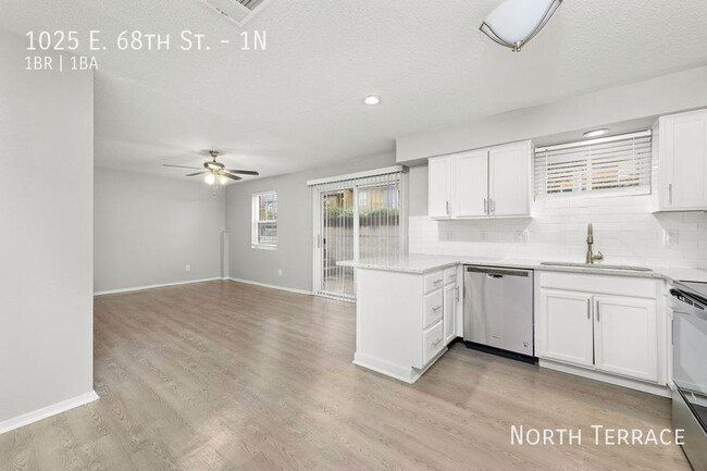 Building Photo - 1025 E 68th St