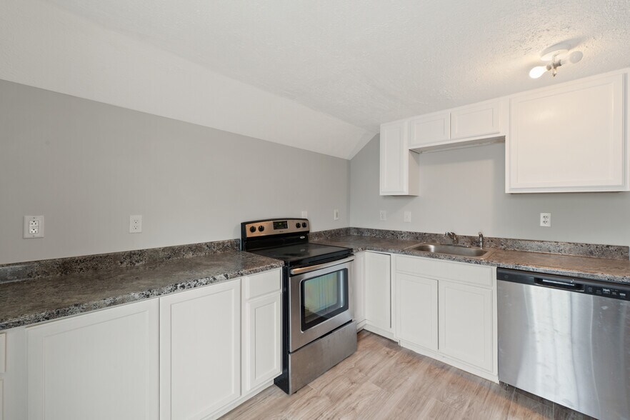 Building Photo - 608 Monroe St