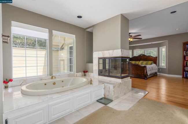 Building Photo - 3434 Woodview Dr