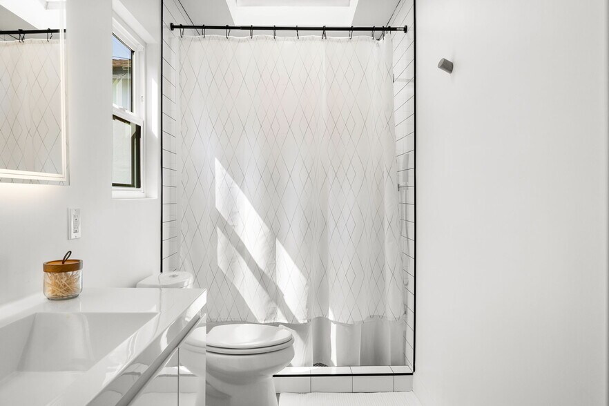 Building Photo - 614 Knob Hill Ave