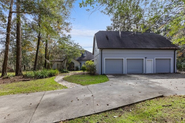 Building Photo - Executive Lakefront in Gainesville - Available NOW