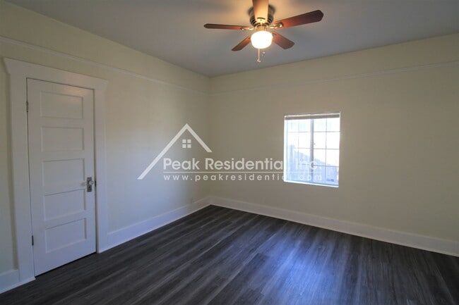 Building Photo - 1042 Las Palmas Ave