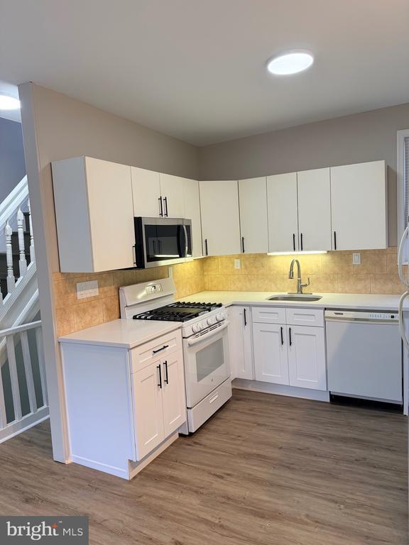 Building Photo - 2917 W Girard Ave