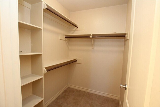 Building Photo - 510 Shiloh Dr