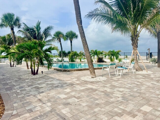Building Photo - 1205 Tarpon Center Dr