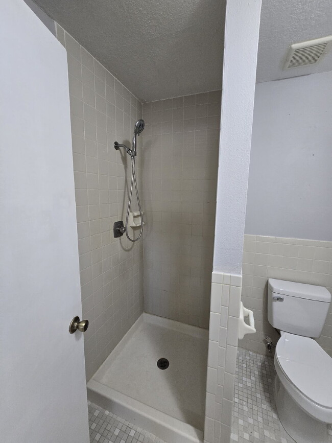 Building Photo - 2 bed, 2 bath duplex in New Port Richey