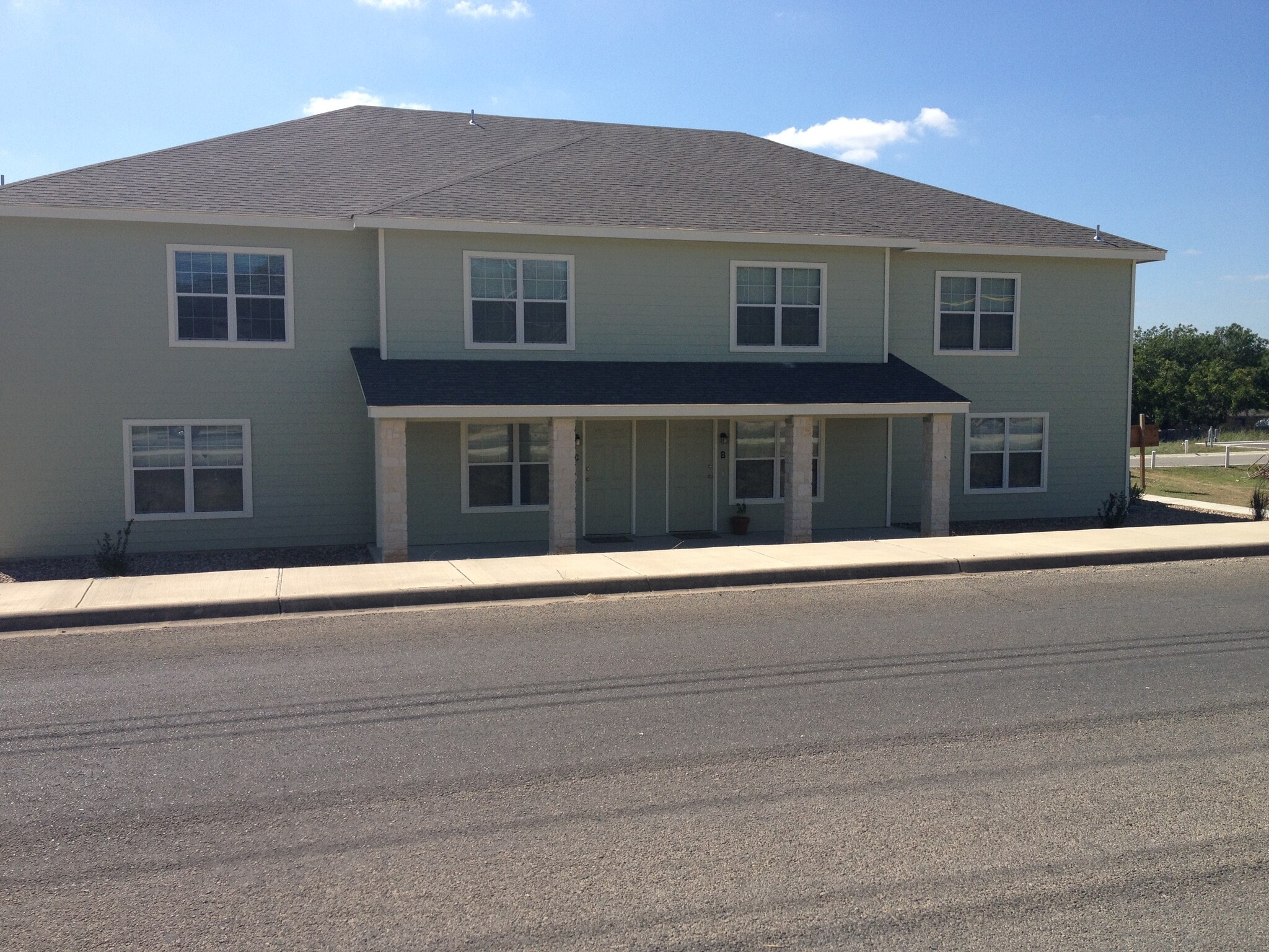 Building Photo - 2304 Sailing Way N