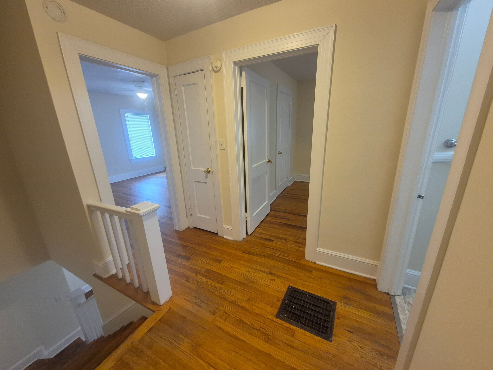 Building Photo - 503 S Oak St
