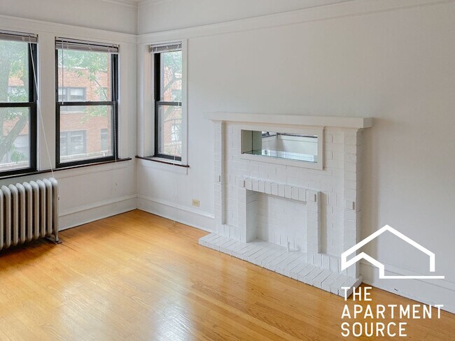 Building Photo - 1448 W Cornelia Ave