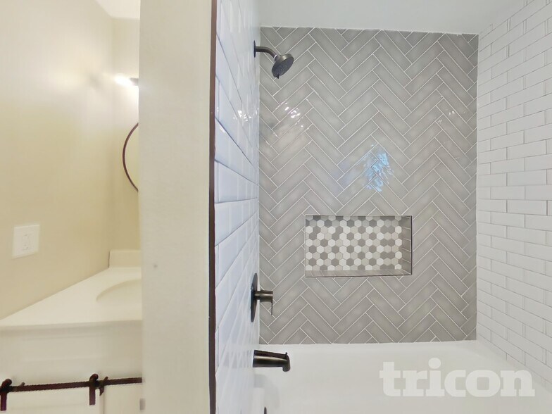 Building Photo - 15808 Deep Creek Ln