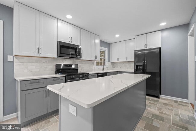 Building Photo - 4604 Kentwood Ln