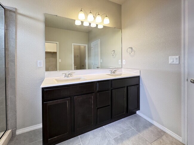 Building Photo - New 4 BR Home in Great Neighborhood!