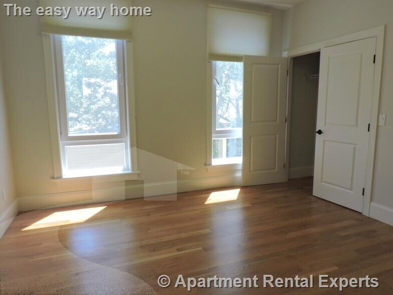 Building Photo - 168 Hampshire St