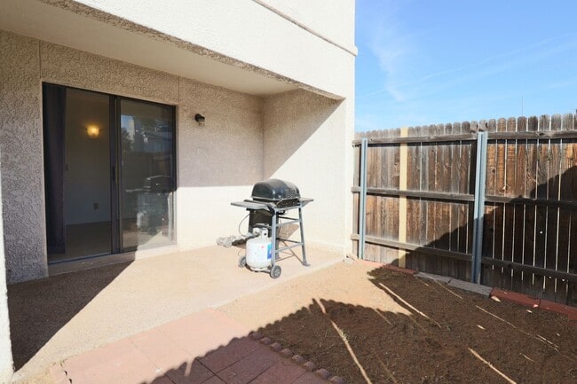 Building Photo - Welcome to this stunning  Unfurnished 2-bedroom, 2-bathroom home centrally Located!