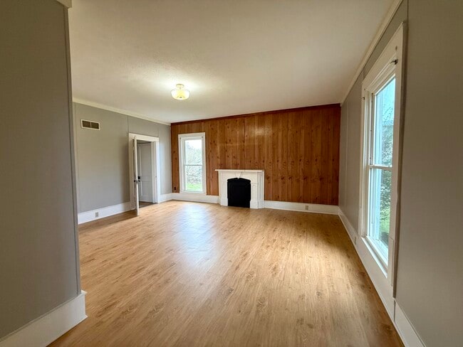 Building Photo - 927 E Mt Vernon St