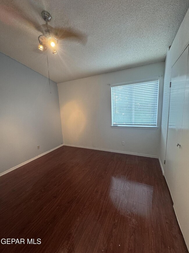 Building Photo - 3033 Tierra Humeda Dr