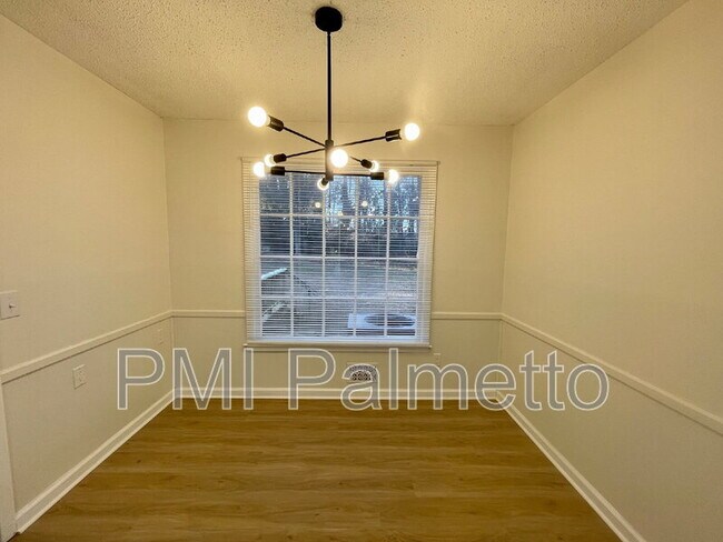 Building Photo - 300 Quincannon Rd