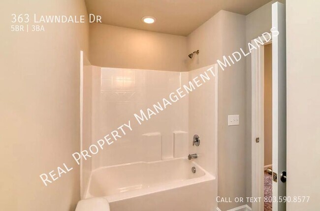 Building Photo - Luxurious Living in the Heart of Heather H...