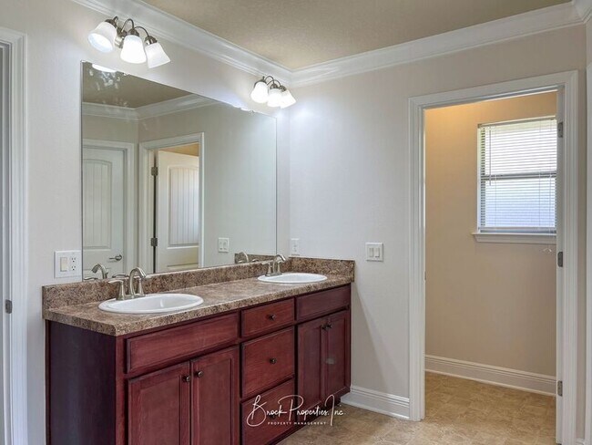 Building Photo - 2080 Stennis Dr