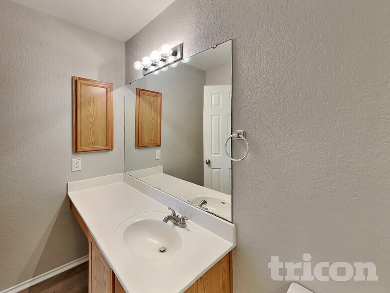 Building Photo - 11319 Saratoga Coach