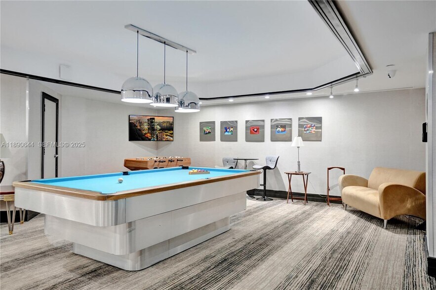 Building Photo - 20191 E Country Club Dr