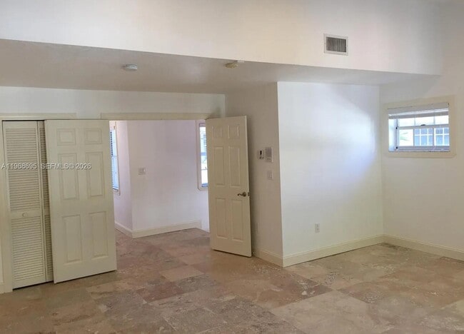 Building Photo - 3087 Shipping Ave