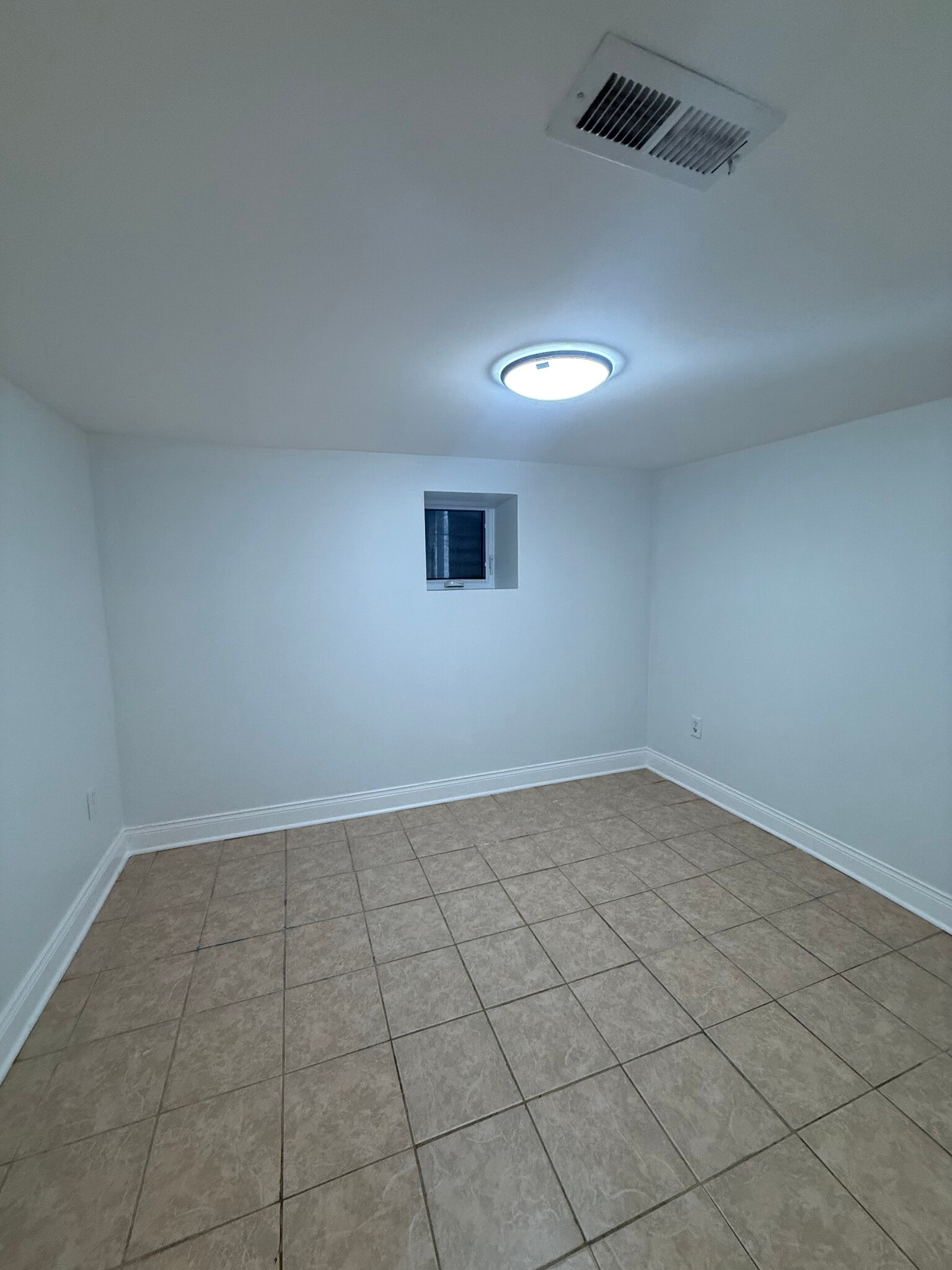 Building Photo - 1056 N Parkside Ave