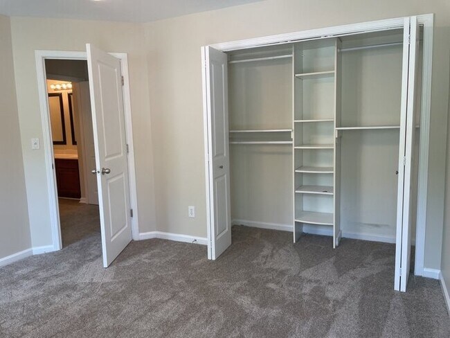 Building Photo - 130 Grand Oaks Dr