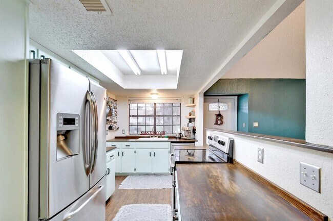 Building Photo - 506 S Mt Rushmore Dr