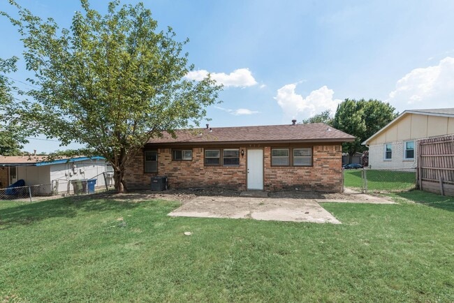 Building Photo - 917 Piedmont Dr