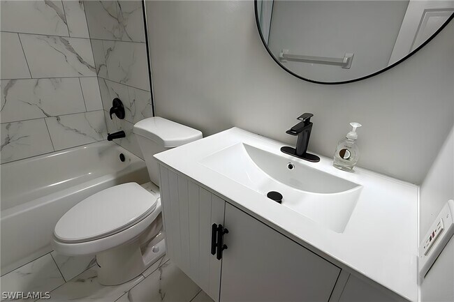 Building Photo - 15171 Cedarwood Ln