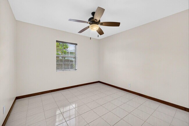 Building Photo - 2060 Tropic Isle