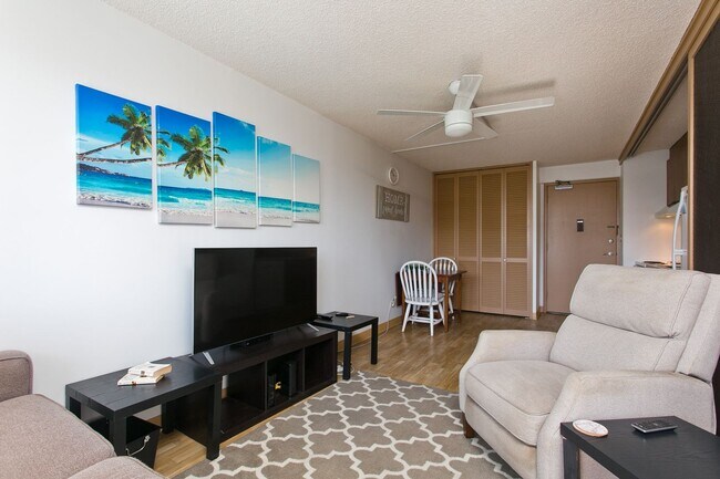 Building Photo - Fully Furnished One Bedroom Unit, Centrally located to Busline, Shopping and Grocery Store