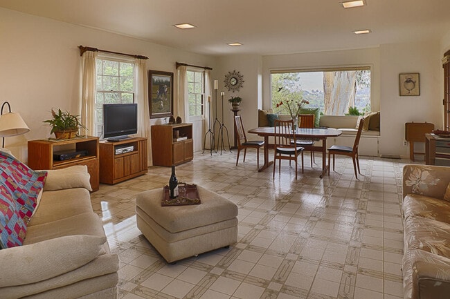 Building Photo - Beautiful home in Santa Barbara with amazing views!!