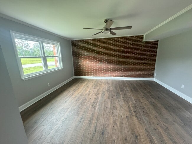 Building Photo - View Point Realty