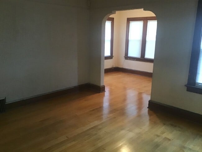 Building Photo - 4 bedroom single family home