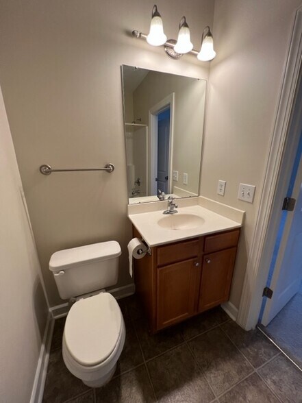 Building Photo - 104 Sunset Cir