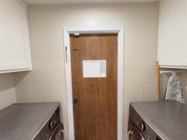 Building Photo - 408 Little Chisholm Cir