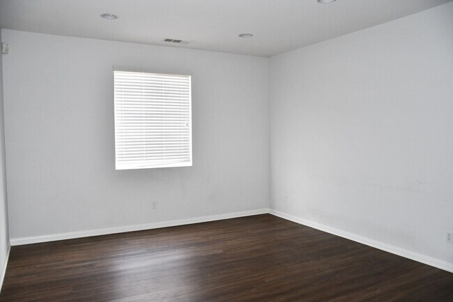 Building Photo - 3225 Donovan Ranch Rd