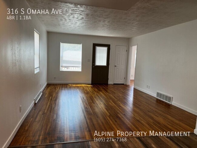 Building Photo - 4 Bed/1.5 Bath with Triple Stall Garage!
