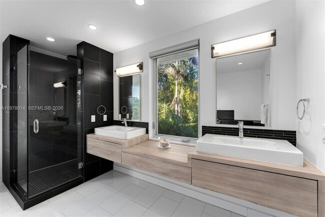 Building Photo - 101 SW 21st Rd