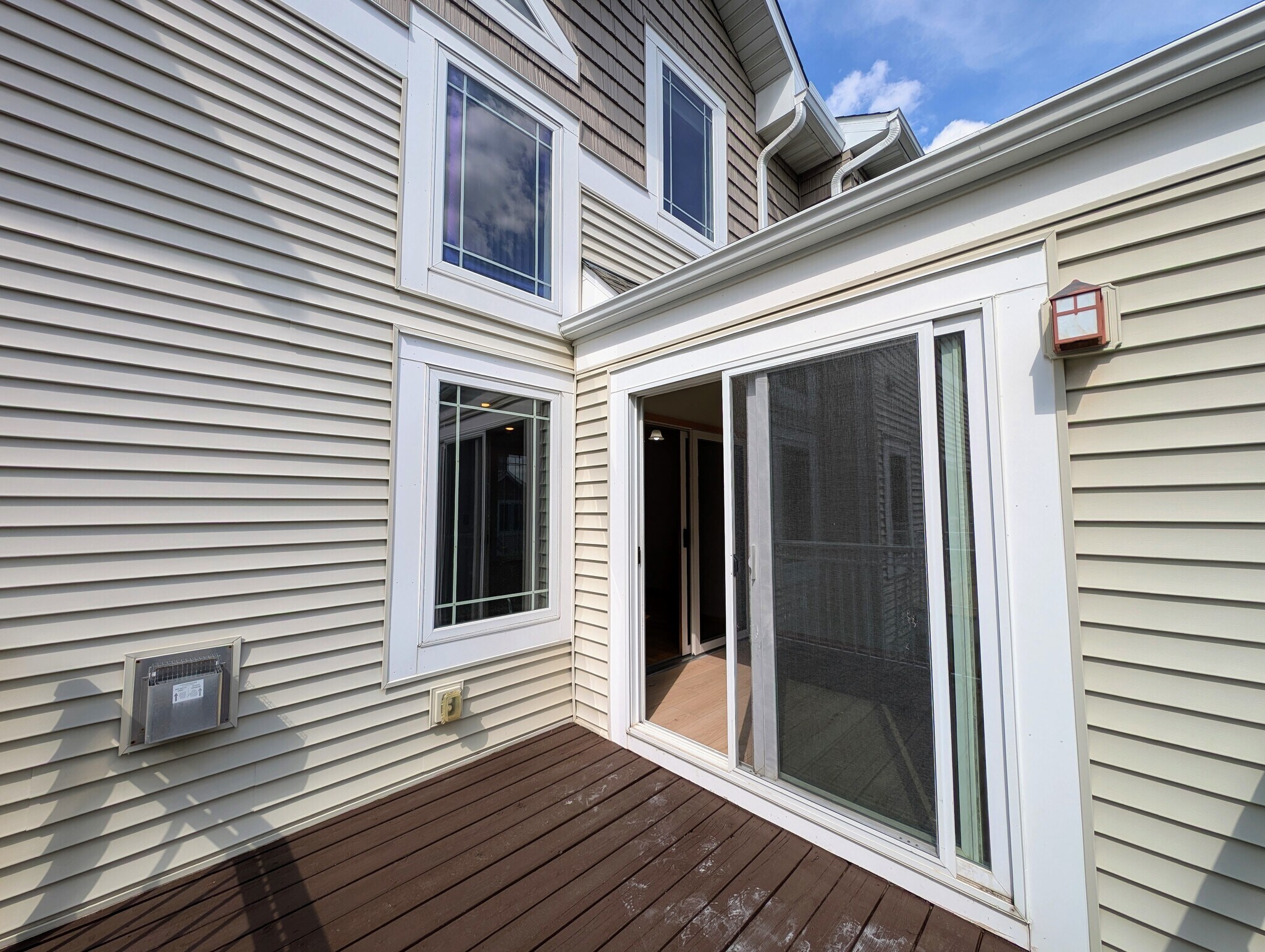 Building Photo - 594 Sutherland Dr