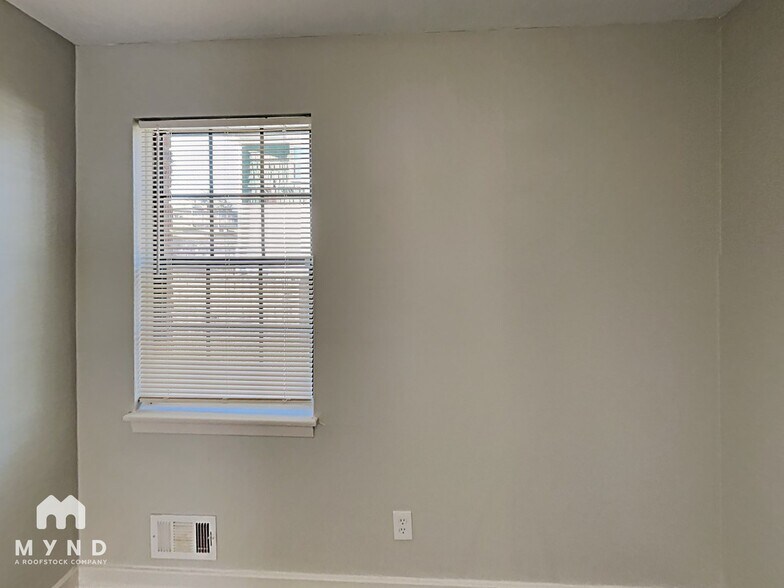 Building Photo - 813 Westfield Dr