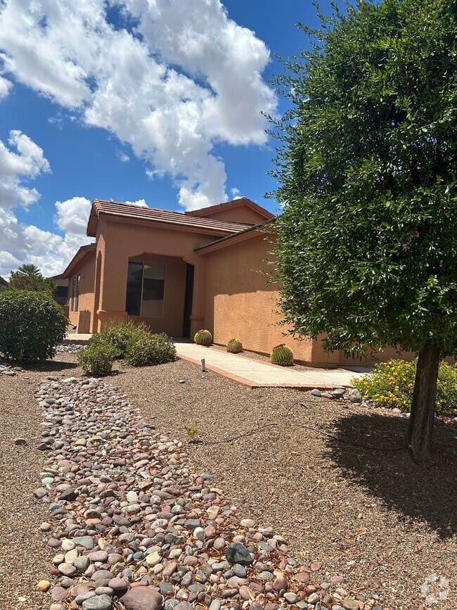 Building Photo - OH so nice! 55 and older community