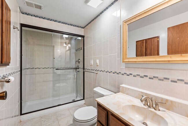 Building Photo - Beautiful 5-Bedroom + Office, 4-Bath Home in Northwest Fort Collins!